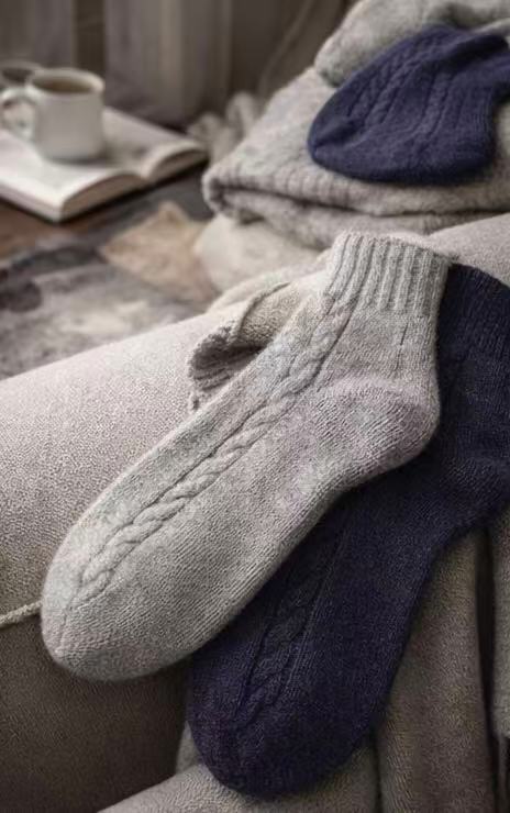 Gift — Écharpe Unie Tissée en Cachemire Pure Woven Cashmere Socks