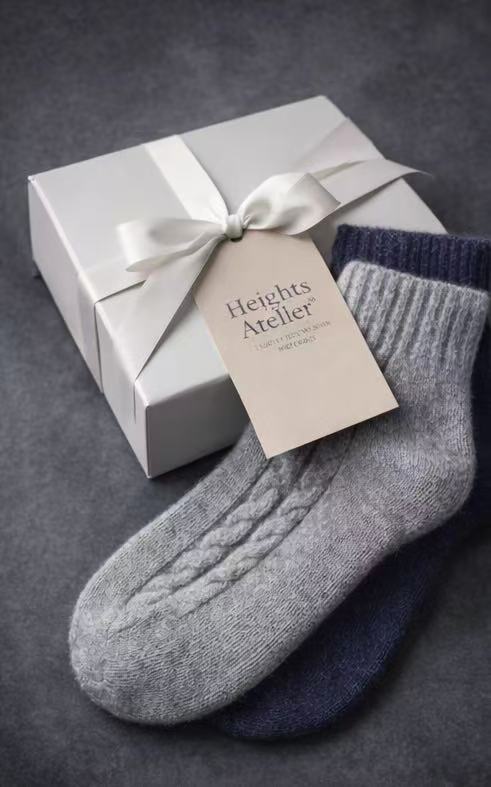 Gift — Écharpe Unie Tissée en Cachemire Pure Woven Cashmere Socks